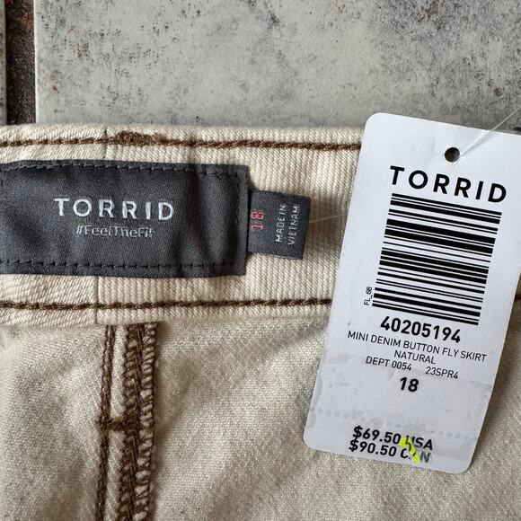Torrid Mini Denim Button Fly Skirt Natural size 18 NWT $69.50 MSRP - Picture 3 of 7